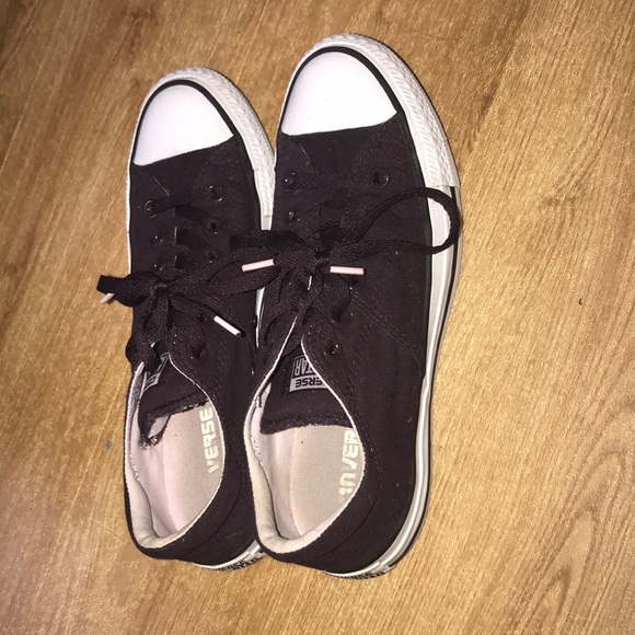 Purple converse - Picture 2 of 2